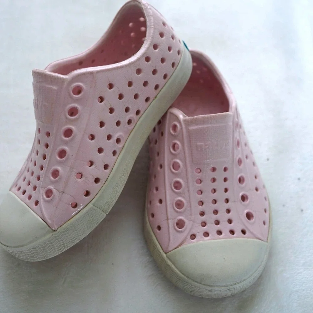 Native Jefferson Kids Size C5 Pink Perforated Slip On Water Shoes Sneakers